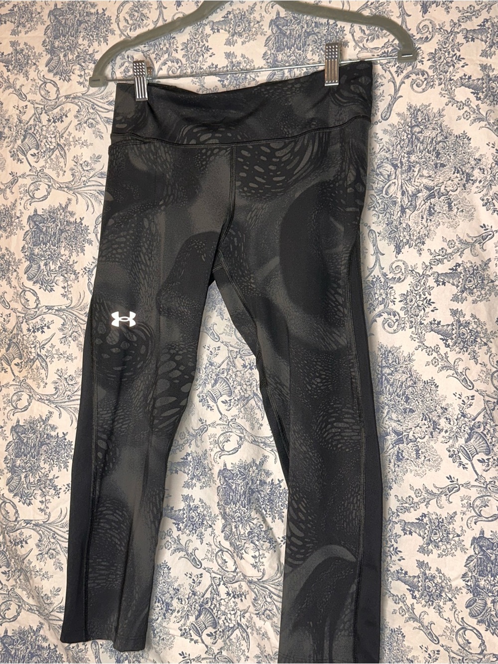 Under Armour Charcoal Abstract-Print Training Capri Leggings